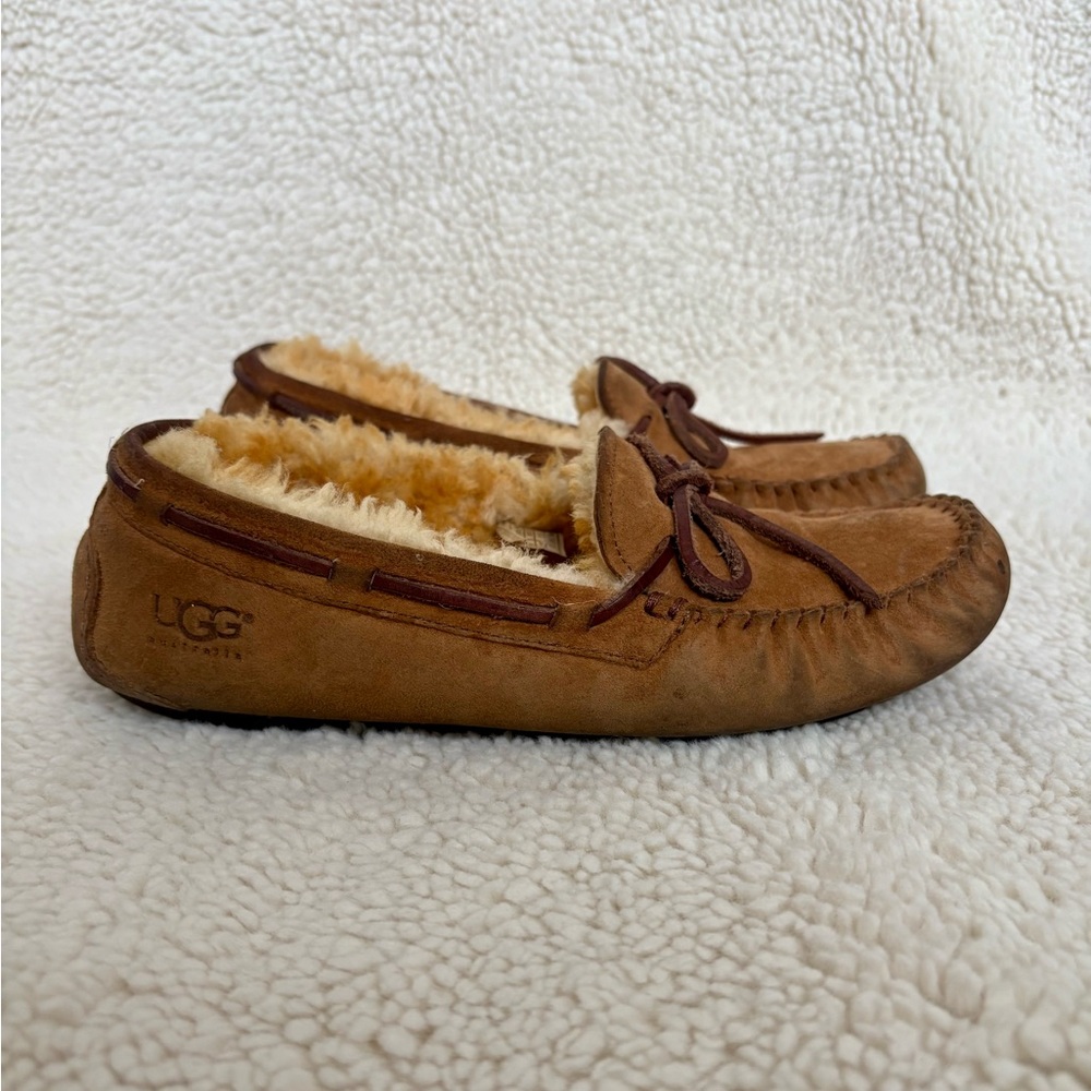 UGG | Dakota Slippers - Women’s size 7